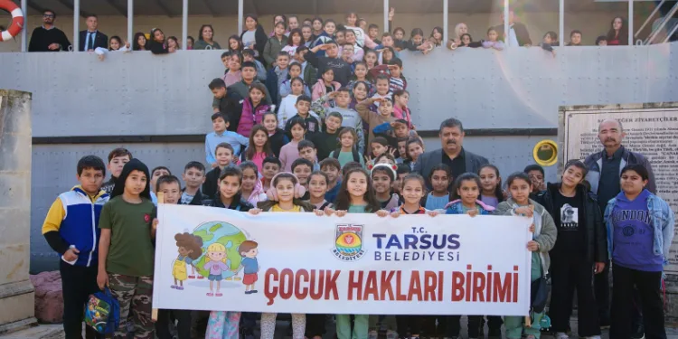 Tarsus’ta çocuklar haklarını eğlenerek öğrendi