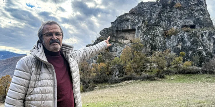 Yalnızlığa terk edilen 2 bin yıllık kale