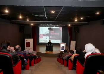 Sanat dostlarıyla buluştu