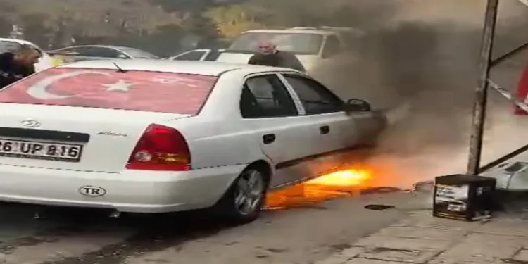 Yanan aracı oto yıkama tabancası ile söndürdüler