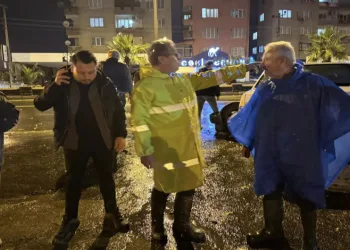 Yağmurdan etkilenen mahallelerde inceleme