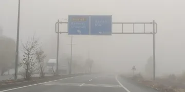 Sis etkili oldu, görüş mesafesi 2 metreye kadar düştü