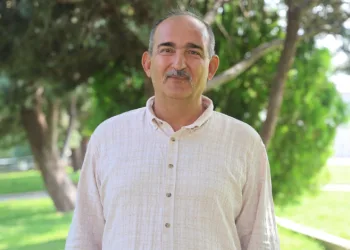 Kıyafetlerdeki yazılarda olumsuz mesajlar