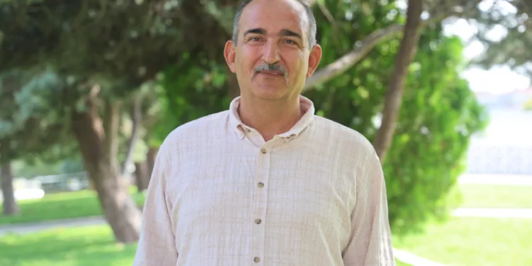 Kıyafetlerdeki yazılarda olumsuz mesajlar