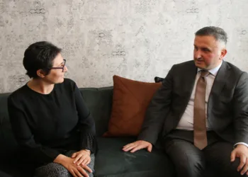 Öğrencilerine kavuşmak için gün sayıyor