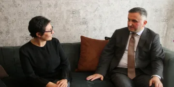 Öğrencilerine kavuşmak için gün sayıyor