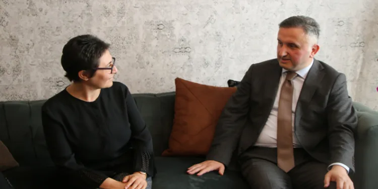 Öğrencilerine kavuşmak için gün sayıyor