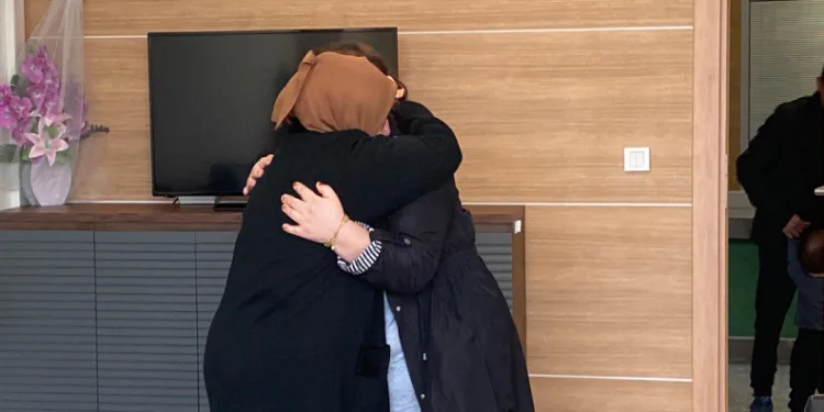 Annesine 28 yıl sonra kavuştu