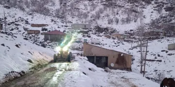 Ayder Yaylası’nda süren kar yağışı