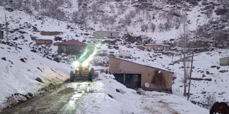 Ayder Yaylası’nda süren kar yağışı