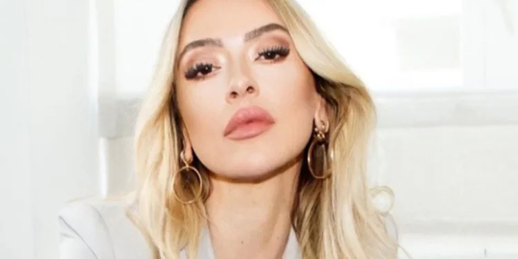 Hadise adından söz ettirdi