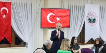 Şehit aileleri ve gazilerle bir arada