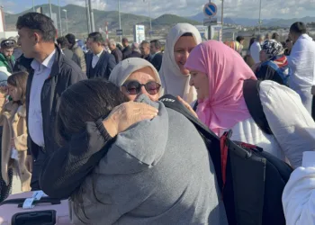 Umre yolcuları dualarla uğurlandı