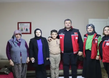 Ulu çınar ve torunlarına evlerinde ziyaret