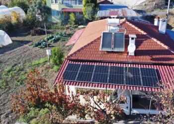 28 eve güneş paneli kuruldu