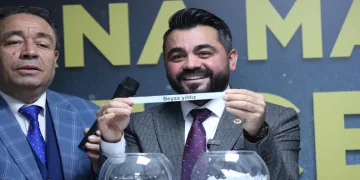 Muhtar 5 kişiyi umreye gönderiyor