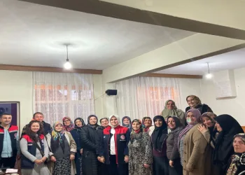 Kadın çiftçilerle bir araya geldi