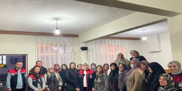 Kadın çiftçilerle bir araya geldi