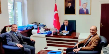 Tanıtımı için kapı kapı geziyor