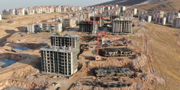Konutların yapımı hızla devam ediyor