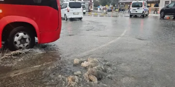 3 bin 549 rakımda buz pateni yaptı