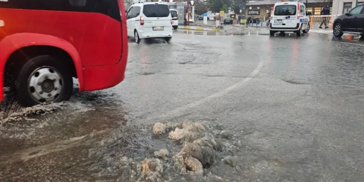 3 bin 549 rakımda buz pateni yaptı