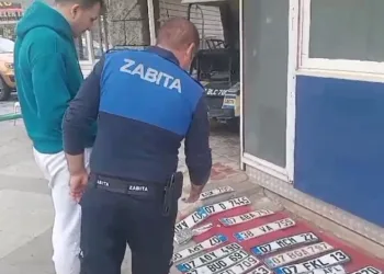 Sağanak sonrası düşen plakasını bulamayan sürücüler
