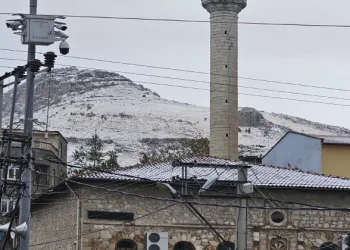 Diyarbakır’da mevsimin ilk karı yağdı