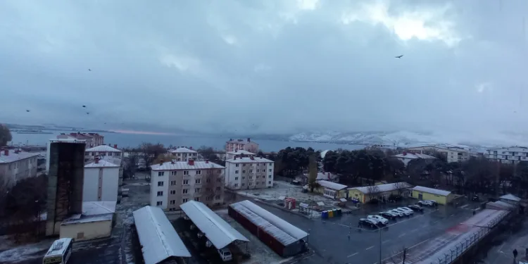Diyarbakır’da mevsimin ilk karı yağdı