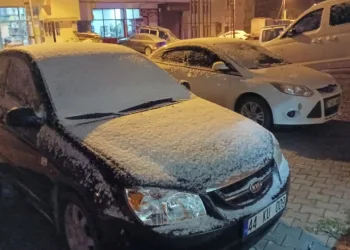 Çelikhan’da mevsimin ilk kar yağışı başladı