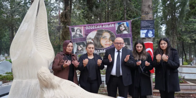 Kadına şiddetin simgesi Özgecan Aslan