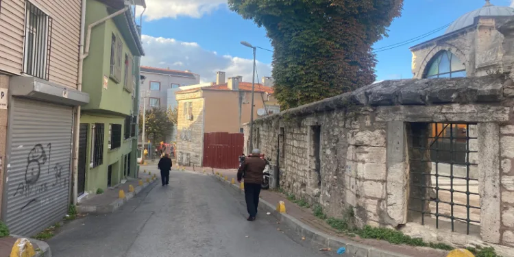 Tarihi külliyenin hamamı harabeye döndü