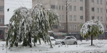 84 köy yolu ulaşıma kapandı