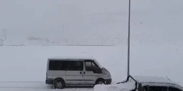 Beyaz önlüklerini giydi