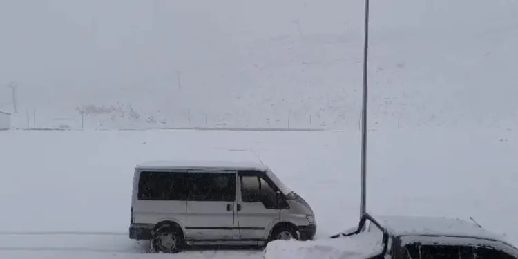 Beyaz önlüklerini giydi