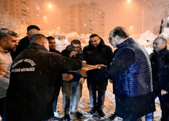 Yeşilyurt’ta kar mesaisi sürüyor