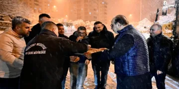 Yeşilyurt’ta kar mesaisi sürüyor