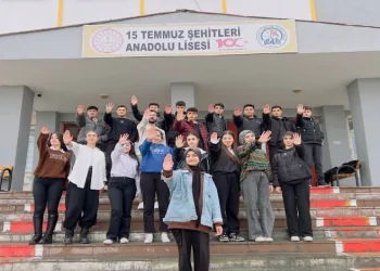 Kameraların karşısına geçtiler