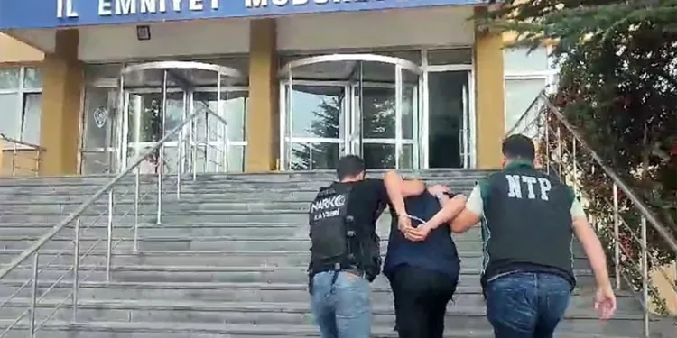 Uyuşturucu ticareti yapan 2 kişi jandarma ekiplerince yakalandı