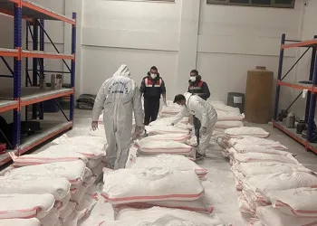 Elektrik direğine çarpan otomobil takla attı: 1 yaralı