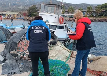 Esenyurt’ta sağlık malzemeleri üreten fabrikanın deposunda korkutan yangın