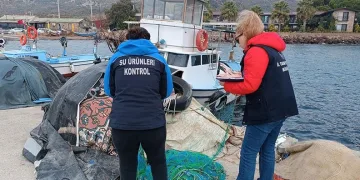 Esenyurt’ta sağlık malzemeleri üreten fabrikanın deposunda korkutan yangın