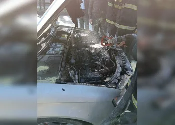 Yağmurla gelen kazalar: Düğün konvoyundaki otomobil bariyere çarptı, 5 kişi yaralandı
