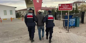 Ormanlık alanda yıldırım düşmesi sonucu çıkan yangın söndürüldü