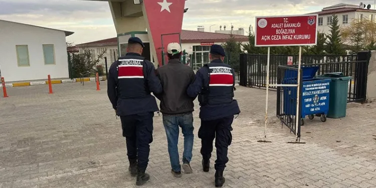 Ormanlık alanda yıldırım düşmesi sonucu çıkan yangın söndürüldü