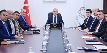 Kontrolden çıkan hafif ticari araç mısır tarlasına yuvarlandı: 5 yaralı