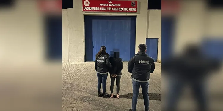 4 yıl 2 ay hapis cezasıyla aranan şahsı polis yakaladı