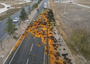 Alkollü sürücü 4 araca çarparak durabildi, ortalık savaş alanına döndü