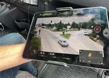 Alevlere teslim olan minibüs küle döndü