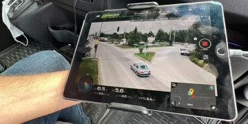 Alevlere teslim olan minibüs küle döndü
